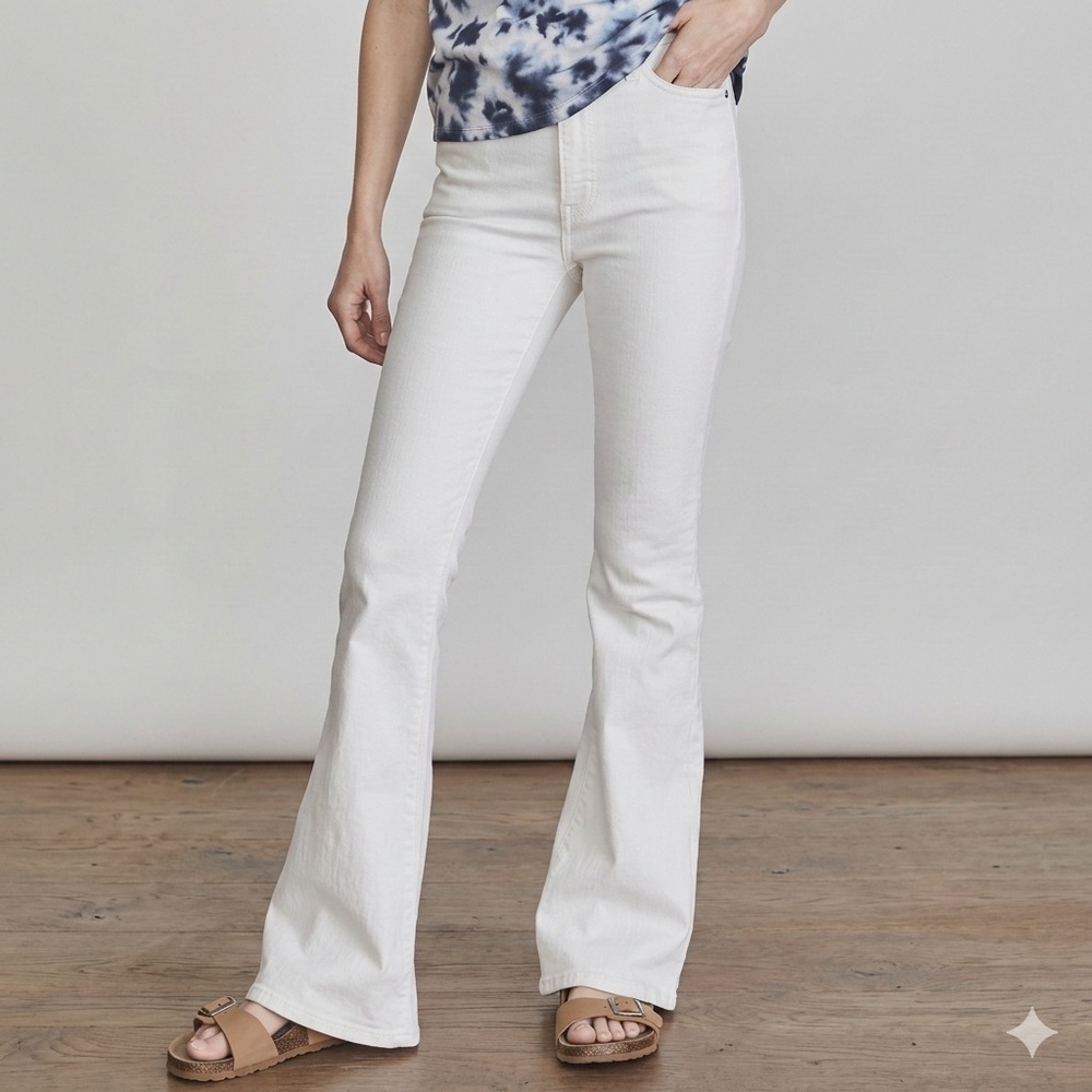 Elizabeth and James Flare Jeans Size 6 / 28
